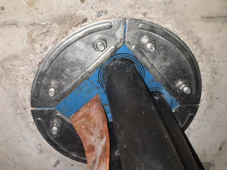mechanical cable duct sealing after